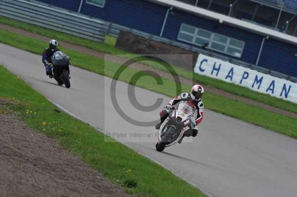 Motorcycle action photographs;Rockingham;Rockingham photographs;event digital images;eventdigitalimages;no limits trackday;peter wileman photography;rockingham corby northamptonshire;trackday;trackday digital images;trackday photos
