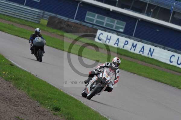 Motorcycle action photographs;Rockingham;Rockingham photographs;event digital images;eventdigitalimages;no limits trackday;peter wileman photography;rockingham corby northamptonshire;trackday;trackday digital images;trackday photos