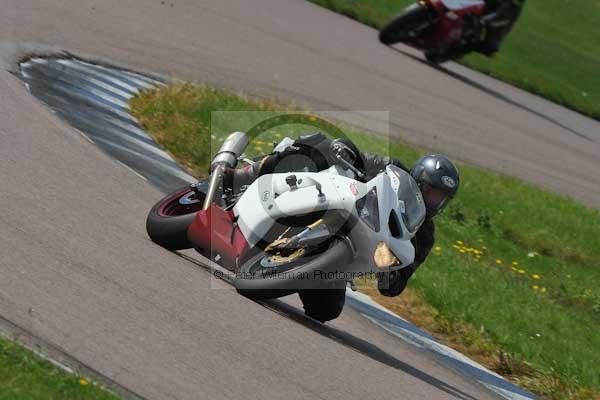 Motorcycle action photographs;Rockingham;Rockingham photographs;event digital images;eventdigitalimages;no limits trackday;peter wileman photography;rockingham corby northamptonshire;trackday;trackday digital images;trackday photos