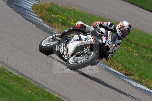 Motorcycle action photographs;Rockingham;Rockingham photographs;event digital images;eventdigitalimages;no limits trackday;peter wileman photography;rockingham corby northamptonshire;trackday;trackday digital images;trackday photos