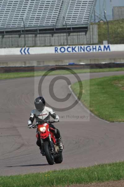 Motorcycle action photographs;Rockingham;Rockingham photographs;event digital images;eventdigitalimages;no limits trackday;peter wileman photography;rockingham corby northamptonshire;trackday;trackday digital images;trackday photos