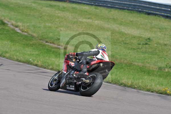 Motorcycle action photographs;Rockingham;Rockingham photographs;event digital images;eventdigitalimages;no limits trackday;peter wileman photography;rockingham corby northamptonshire;trackday;trackday digital images;trackday photos