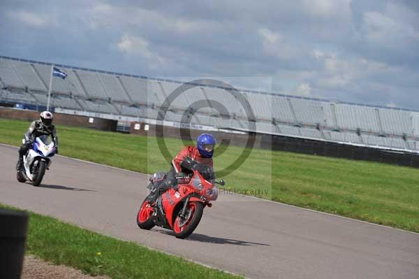 Motorcycle action photographs;Rockingham;Rockingham photographs;event digital images;eventdigitalimages;no limits trackday;peter wileman photography;rockingham corby northamptonshire;trackday;trackday digital images;trackday photos