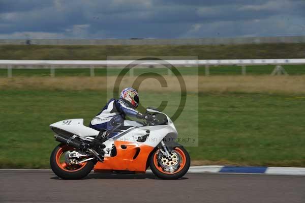 Motorcycle action photographs;Rockingham;Rockingham photographs;event digital images;eventdigitalimages;no limits trackday;peter wileman photography;rockingham corby northamptonshire;trackday;trackday digital images;trackday photos