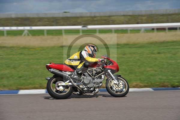 Motorcycle action photographs;Rockingham;Rockingham photographs;event digital images;eventdigitalimages;no limits trackday;peter wileman photography;rockingham corby northamptonshire;trackday;trackday digital images;trackday photos