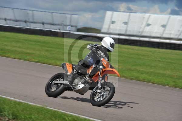Motorcycle action photographs;Rockingham;Rockingham photographs;event digital images;eventdigitalimages;no limits trackday;peter wileman photography;rockingham corby northamptonshire;trackday;trackday digital images;trackday photos