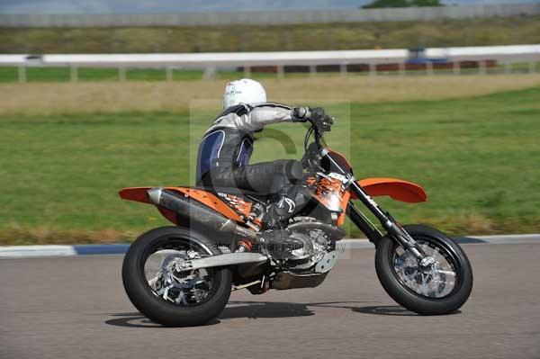 Motorcycle action photographs;Rockingham;Rockingham photographs;event digital images;eventdigitalimages;no limits trackday;peter wileman photography;rockingham corby northamptonshire;trackday;trackday digital images;trackday photos