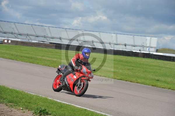 Motorcycle action photographs;Rockingham;Rockingham photographs;event digital images;eventdigitalimages;no limits trackday;peter wileman photography;rockingham corby northamptonshire;trackday;trackday digital images;trackday photos