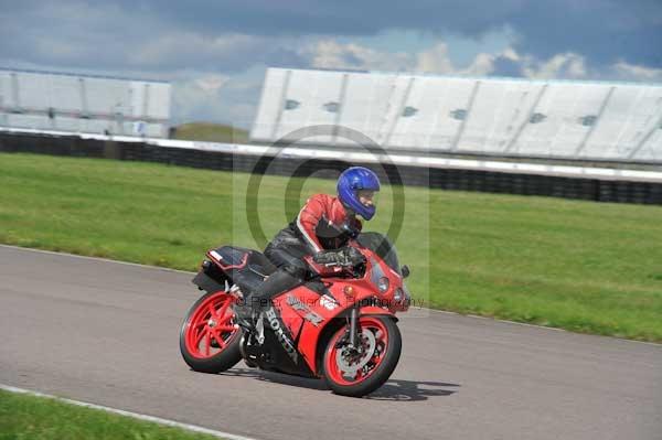 Motorcycle action photographs;Rockingham;Rockingham photographs;event digital images;eventdigitalimages;no limits trackday;peter wileman photography;rockingham corby northamptonshire;trackday;trackday digital images;trackday photos