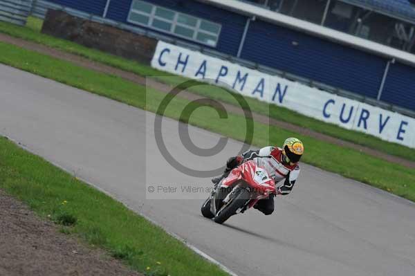 Motorcycle action photographs;Rockingham;Rockingham photographs;event digital images;eventdigitalimages;no limits trackday;peter wileman photography;rockingham corby northamptonshire;trackday;trackday digital images;trackday photos