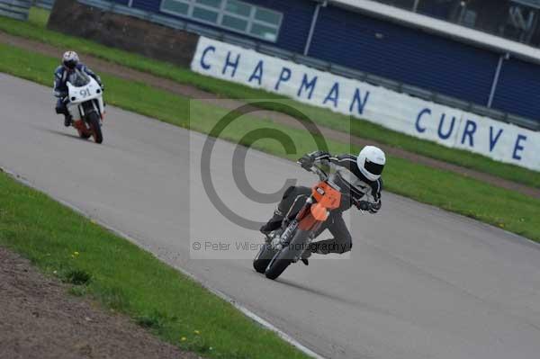 Motorcycle action photographs;Rockingham;Rockingham photographs;event digital images;eventdigitalimages;no limits trackday;peter wileman photography;rockingham corby northamptonshire;trackday;trackday digital images;trackday photos