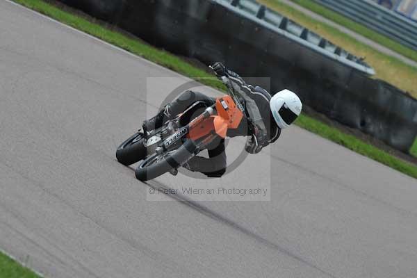Motorcycle action photographs;Rockingham;Rockingham photographs;event digital images;eventdigitalimages;no limits trackday;peter wileman photography;rockingham corby northamptonshire;trackday;trackday digital images;trackday photos