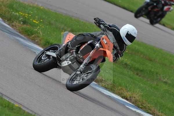 Motorcycle action photographs;Rockingham;Rockingham photographs;event digital images;eventdigitalimages;no limits trackday;peter wileman photography;rockingham corby northamptonshire;trackday;trackday digital images;trackday photos