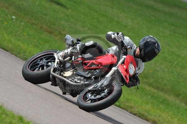 Motorcycle action photographs;Rockingham;Rockingham photographs;event digital images;eventdigitalimages;no limits trackday;peter wileman photography;rockingham corby northamptonshire;trackday;trackday digital images;trackday photos