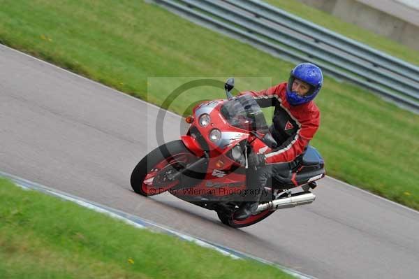Motorcycle action photographs;Rockingham;Rockingham photographs;event digital images;eventdigitalimages;no limits trackday;peter wileman photography;rockingham corby northamptonshire;trackday;trackday digital images;trackday photos