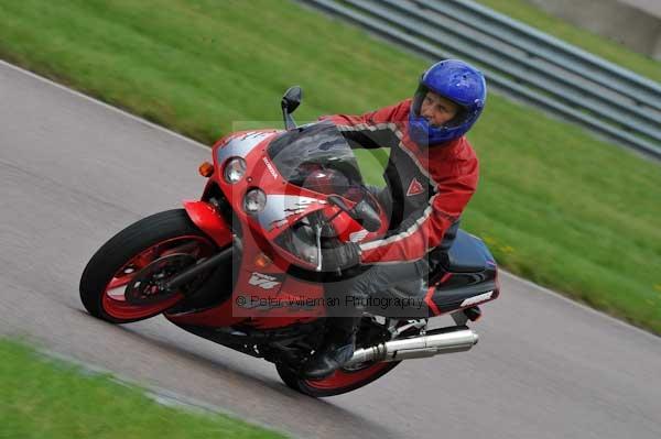 Motorcycle action photographs;Rockingham;Rockingham photographs;event digital images;eventdigitalimages;no limits trackday;peter wileman photography;rockingham corby northamptonshire;trackday;trackday digital images;trackday photos