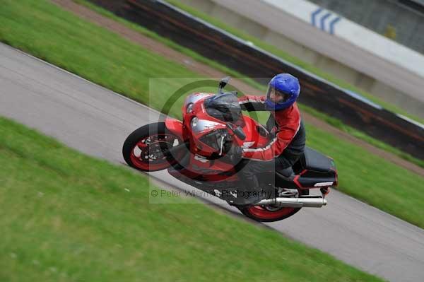 Motorcycle action photographs;Rockingham;Rockingham photographs;event digital images;eventdigitalimages;no limits trackday;peter wileman photography;rockingham corby northamptonshire;trackday;trackday digital images;trackday photos