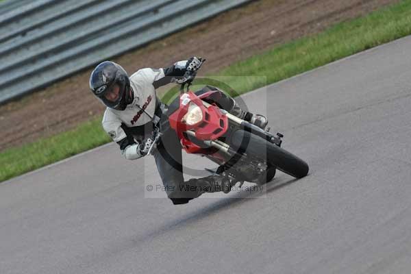 Motorcycle action photographs;Rockingham;Rockingham photographs;event digital images;eventdigitalimages;no limits trackday;peter wileman photography;rockingham corby northamptonshire;trackday;trackday digital images;trackday photos