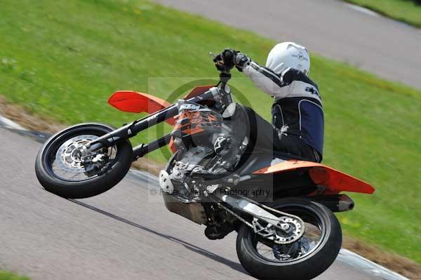 Motorcycle action photographs;Rockingham;Rockingham photographs;event digital images;eventdigitalimages;no limits trackday;peter wileman photography;rockingham corby northamptonshire;trackday;trackday digital images;trackday photos