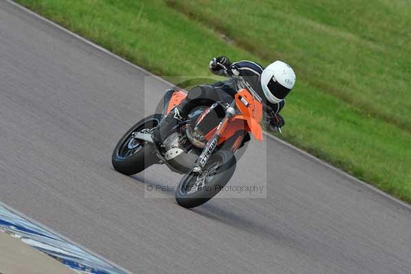 Motorcycle action photographs;Rockingham;Rockingham photographs;event digital images;eventdigitalimages;no limits trackday;peter wileman photography;rockingham corby northamptonshire;trackday;trackday digital images;trackday photos