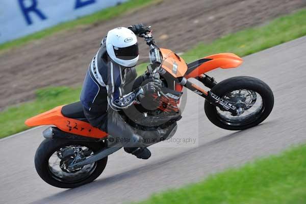Motorcycle action photographs;Rockingham;Rockingham photographs;event digital images;eventdigitalimages;no limits trackday;peter wileman photography;rockingham corby northamptonshire;trackday;trackday digital images;trackday photos