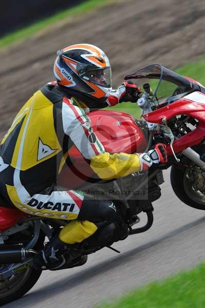 Motorcycle action photographs;Rockingham;Rockingham photographs;event digital images;eventdigitalimages;no limits trackday;peter wileman photography;rockingham corby northamptonshire;trackday;trackday digital images;trackday photos