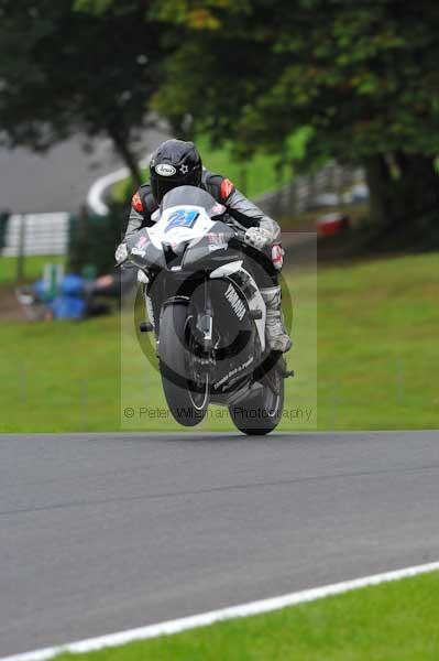 Motorcycle action photographs;cadwell;cadwell park photographs;event digital images;eventdigitalimages;motor racing louth lincolnshire;no limits trackday;peter wileman photography;trackday;trackday digital images;trackday photos