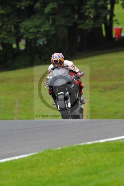 Motorcycle action photographs;cadwell;cadwell park photographs;event digital images;eventdigitalimages;motor racing louth lincolnshire;no limits trackday;peter wileman photography;trackday;trackday digital images;trackday photos