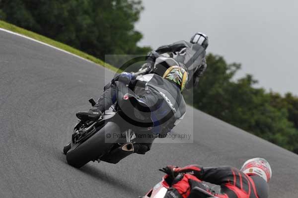 Motorcycle action photographs;cadwell;cadwell park photographs;event digital images;eventdigitalimages;motor racing louth lincolnshire;no limits trackday;peter wileman photography;trackday;trackday digital images;trackday photos