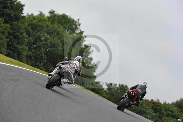 Motorcycle action photographs;cadwell;cadwell park photographs;event digital images;eventdigitalimages;motor racing louth lincolnshire;no limits trackday;peter wileman photography;trackday;trackday digital images;trackday photos