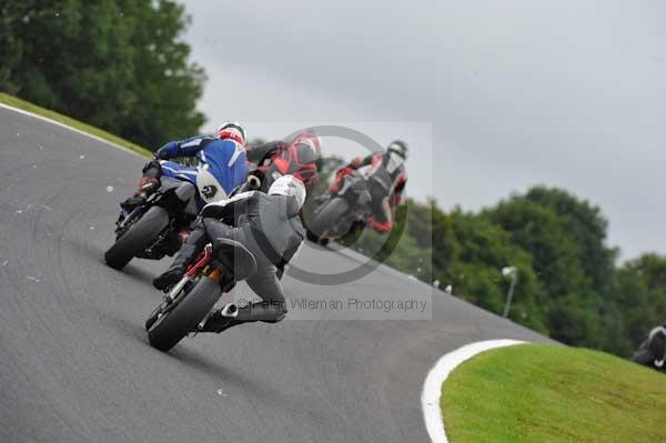 Motorcycle action photographs;cadwell;cadwell park photographs;event digital images;eventdigitalimages;motor racing louth lincolnshire;no limits trackday;peter wileman photography;trackday;trackday digital images;trackday photos