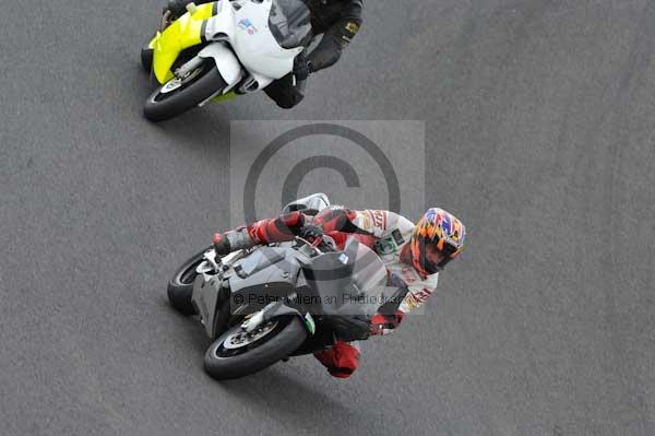Motorcycle action photographs;cadwell;cadwell park photographs;event digital images;eventdigitalimages;motor racing louth lincolnshire;no limits trackday;peter wileman photography;trackday;trackday digital images;trackday photos