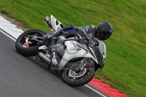 Motorcycle action photographs;cadwell;cadwell park photographs;event digital images;eventdigitalimages;motor racing louth lincolnshire;no limits trackday;peter wileman photography;trackday;trackday digital images;trackday photos