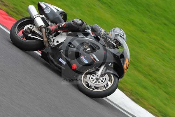 Motorcycle action photographs;cadwell;cadwell park photographs;event digital images;eventdigitalimages;motor racing louth lincolnshire;no limits trackday;peter wileman photography;trackday;trackday digital images;trackday photos