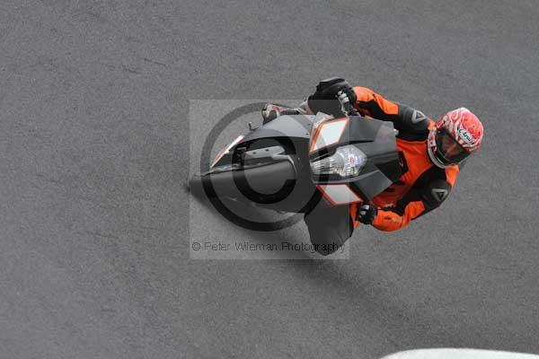 Motorcycle action photographs;cadwell;cadwell park photographs;event digital images;eventdigitalimages;motor racing louth lincolnshire;no limits trackday;peter wileman photography;trackday;trackday digital images;trackday photos