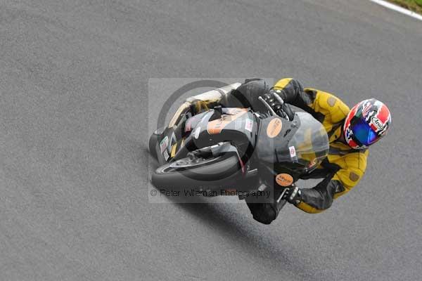 Motorcycle action photographs;cadwell;cadwell park photographs;event digital images;eventdigitalimages;motor racing louth lincolnshire;no limits trackday;peter wileman photography;trackday;trackday digital images;trackday photos