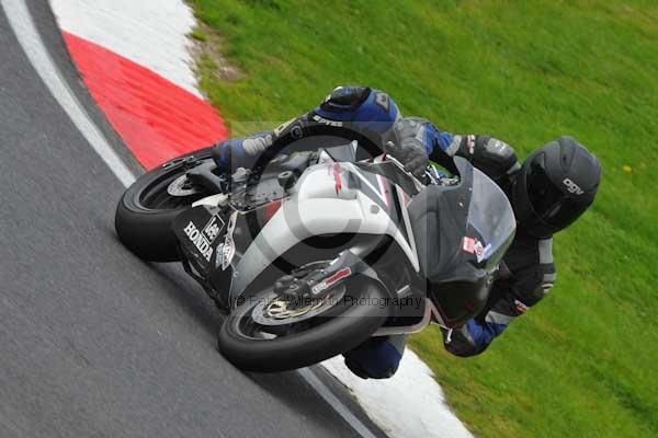Motorcycle action photographs;cadwell;cadwell park photographs;event digital images;eventdigitalimages;motor racing louth lincolnshire;no limits trackday;peter wileman photography;trackday;trackday digital images;trackday photos