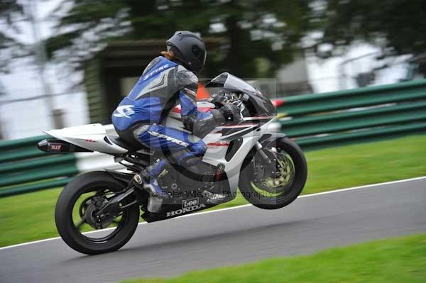 Motorcycle action photographs;cadwell;cadwell park photographs;event digital images;eventdigitalimages;motor racing louth lincolnshire;no limits trackday;peter wileman photography;trackday;trackday digital images;trackday photos