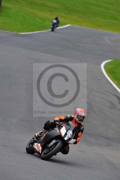 Motorcycle action photographs;cadwell;cadwell park photographs;event digital images;eventdigitalimages;motor racing louth lincolnshire;no limits trackday;peter wileman photography;trackday;trackday digital images;trackday photos
