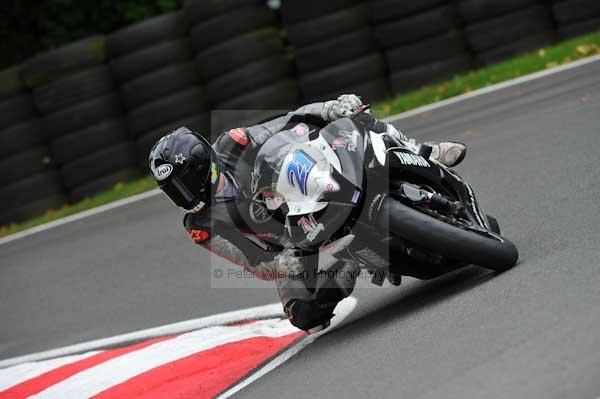 Motorcycle action photographs;cadwell;cadwell park photographs;event digital images;eventdigitalimages;motor racing louth lincolnshire;no limits trackday;peter wileman photography;trackday;trackday digital images;trackday photos