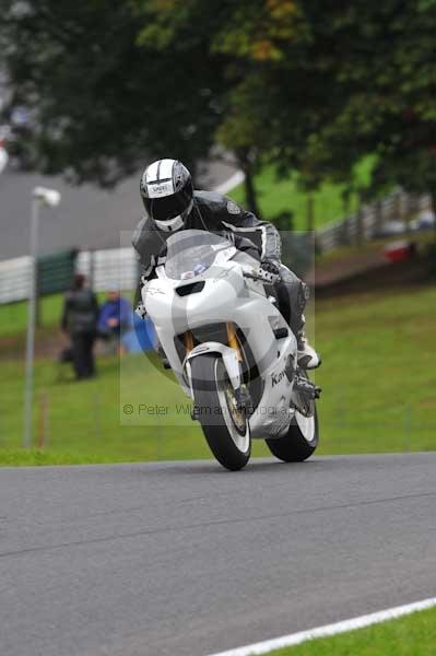 Motorcycle action photographs;cadwell;cadwell park photographs;event digital images;eventdigitalimages;motor racing louth lincolnshire;no limits trackday;peter wileman photography;trackday;trackday digital images;trackday photos