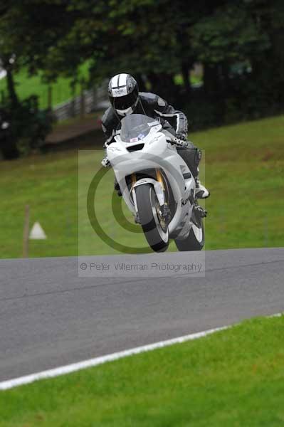 Motorcycle action photographs;cadwell;cadwell park photographs;event digital images;eventdigitalimages;motor racing louth lincolnshire;no limits trackday;peter wileman photography;trackday;trackday digital images;trackday photos