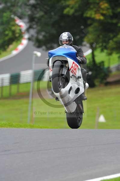 Motorcycle action photographs;cadwell;cadwell park photographs;event digital images;eventdigitalimages;motor racing louth lincolnshire;no limits trackday;peter wileman photography;trackday;trackday digital images;trackday photos