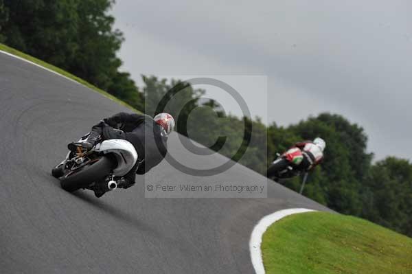 Motorcycle action photographs;cadwell;cadwell park photographs;event digital images;eventdigitalimages;motor racing louth lincolnshire;no limits trackday;peter wileman photography;trackday;trackday digital images;trackday photos