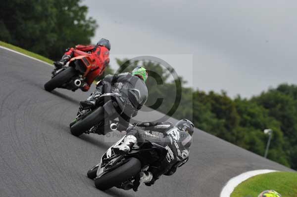 Motorcycle action photographs;cadwell;cadwell park photographs;event digital images;eventdigitalimages;motor racing louth lincolnshire;no limits trackday;peter wileman photography;trackday;trackday digital images;trackday photos