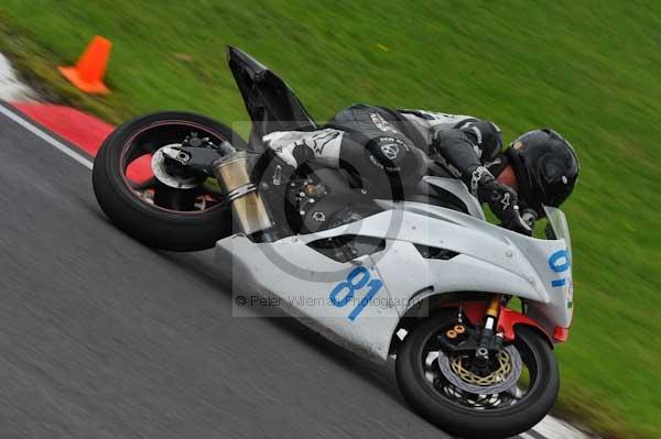 Motorcycle action photographs;cadwell;cadwell park photographs;event digital images;eventdigitalimages;motor racing louth lincolnshire;no limits trackday;peter wileman photography;trackday;trackday digital images;trackday photos