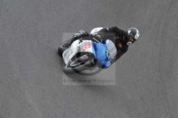 Motorcycle action photographs;cadwell;cadwell park photographs;event digital images;eventdigitalimages;motor racing louth lincolnshire;no limits trackday;peter wileman photography;trackday;trackday digital images;trackday photos