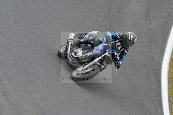 Motorcycle action photographs;cadwell;cadwell park photographs;event digital images;eventdigitalimages;motor racing louth lincolnshire;no limits trackday;peter wileman photography;trackday;trackday digital images;trackday photos