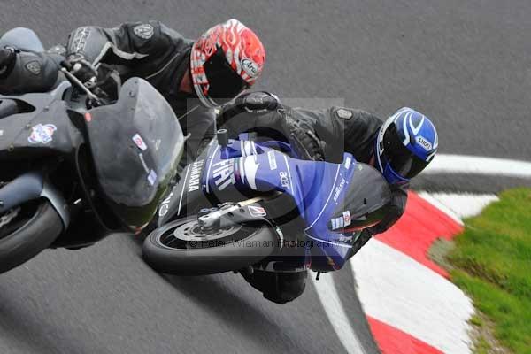 Motorcycle action photographs;cadwell;cadwell park photographs;event digital images;eventdigitalimages;motor racing louth lincolnshire;no limits trackday;peter wileman photography;trackday;trackday digital images;trackday photos