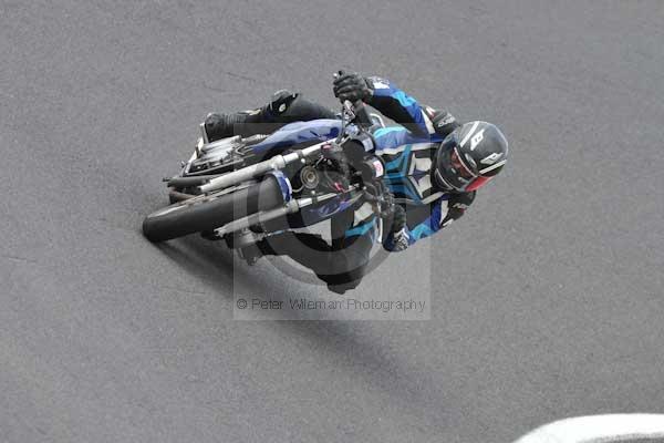 Motorcycle action photographs;cadwell;cadwell park photographs;event digital images;eventdigitalimages;motor racing louth lincolnshire;no limits trackday;peter wileman photography;trackday;trackday digital images;trackday photos